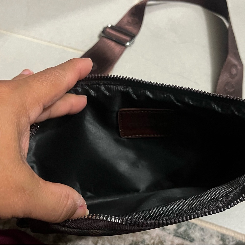 Coach Dark Brown Signature sling bag (unisex) - Picture 3 of 5